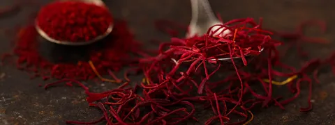 تصویر 2 از زعفران مرغوب سرگل با کیفیت مناسب و عطر مطبوع برای استفاده در آشپزی